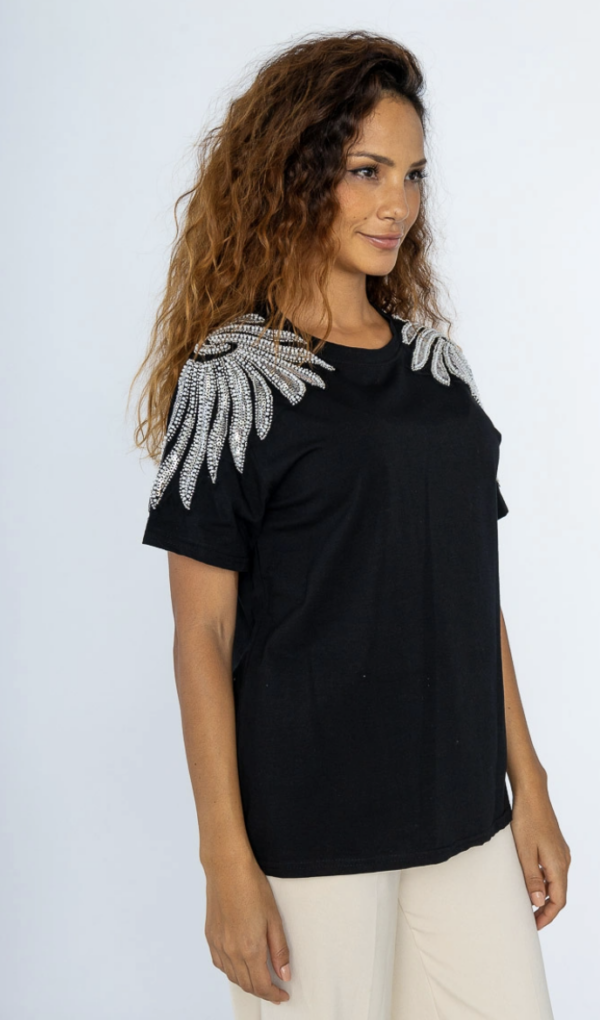 Captura de pantalla 2025-09-20 a la(s) 5.49.41 p.m. Polera Manga Corta Negra Bordado Mostacilla tonos Plateado en Hombros Importado de Paris, Francia