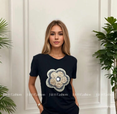 Polera Manga Corta Negra Bordada Flor Importada de Paris, Francia