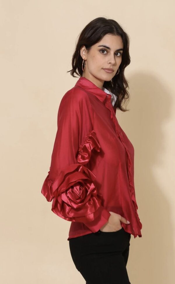 Blusa de seda con volante y flor de rosa en relieve 3d-1 Blusa de seda con volante y flor de rosa en relieve 3d_J28505red_biabrazil_Chile_1