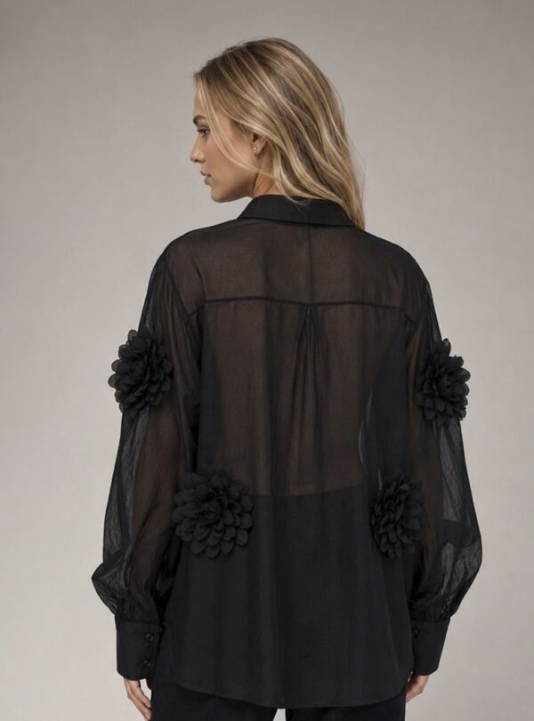 Blusa negra de seda con flores en relieve-2 Blusa negra de seda con flores en relieve_J28500negro_biabrazil_Chile_2