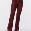 Pantalon Cintura Alta Flare Metalizado Burdeo Bia Brazil Pantalon Cintura Alta Flare Metalizado Burdeo Bia Brazil_PA6001metalizadoburdeo_biabrazil_Chile