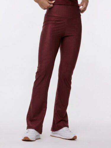 Pantalon Cintura Alta Flare Metalizado Burdeo Bia Brazil Pantalon Cintura Alta Flare Metalizado Burdeo Bia Brazil_PA6001metalizadoburdeo_biabrazil_Chile