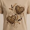 image_20260930_173816_1 Polera Beige Mujer Manga Corta Aplicacion Leopardo y Piedreria