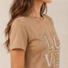 image_20260930_175435_2 2 Polera Beige Mujer Manga Corta Aplicacion Piedreria y lentejuelas LOVE