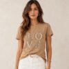 image_20260930_175436 2 Polera Beige Mujer Manga Corta Aplicacion Piedreria y lentejuelas LOVE