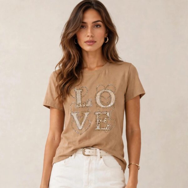 image_20260930_175436 2 Polera Beige Mujer Manga Corta Aplicacion Piedreria y lentejuelas LOVE