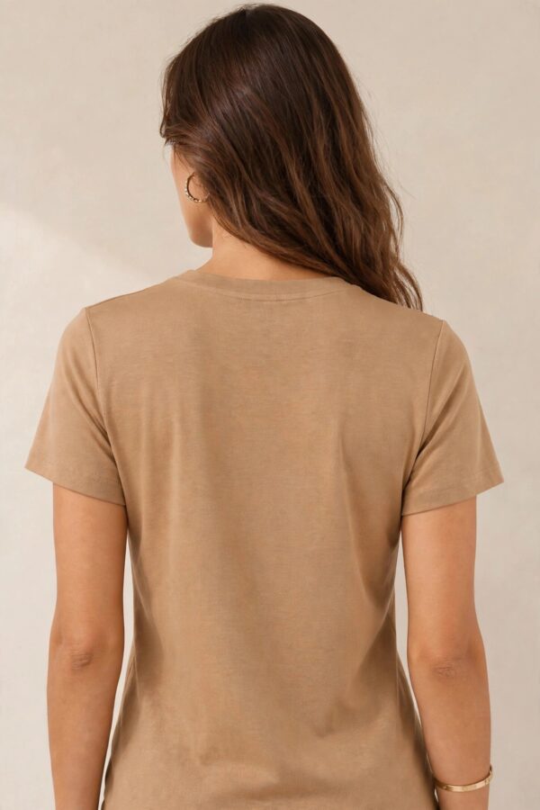 image_20260930_175446 2 Polera Beige Mujer Manga Corta Aplicacion Piedreria y lentejuelas LOVE